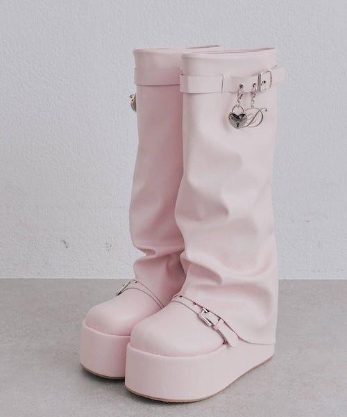 OLIVE des OLIVE（オリーブデオリーブ）の「【インフルエンサー企画】miko charm cover boots（ブーツ・レディース・ブラック/ピンク・M/S/L）」の2枚目の写真