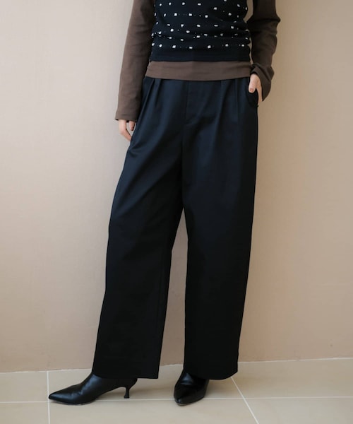 SHENERY（シーナリー）の「【LUALY】タックチノパンツ（チノパンツ・レディース・ベージュ/ブラック・36/38）」の2枚目の写真