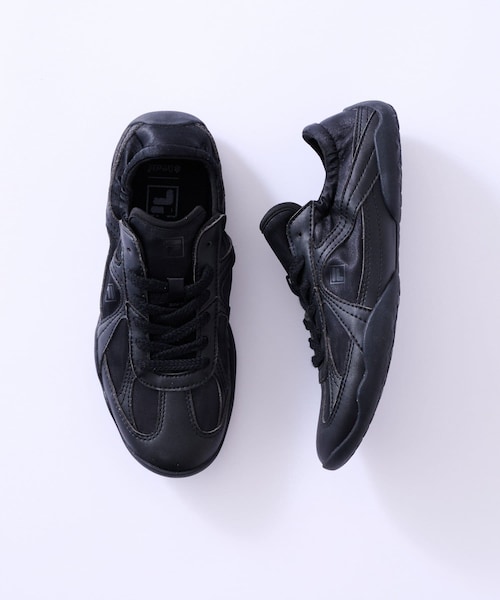 CIAOPANIC TYPY(チャオパニックティピー)の「FILA GLIO(スニーカー・レディース・シルバー/ブラック・24/25/26/23)」の2枚目の写真