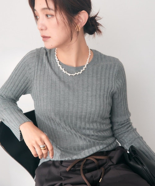 RIVE DROITE(リヴドロワ)の「シルクカシミヤリブクルーニット(ニット/セーター・レディース・オフホワイト/ブラック/グレー/ブラウン・F)」の3枚目の写真