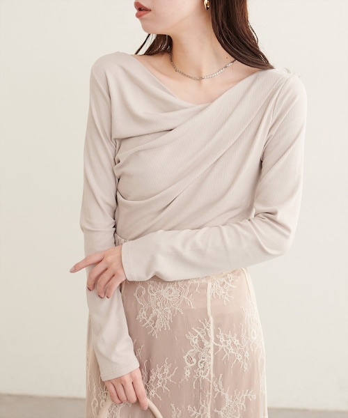 natural couture(ナチュラルクチュール)の「ドレープカットプルオーバー(Tシャツ/カットソー・レディース・ブラウン/アイボリー/チャコールグレー/ライトベージュ/ブラック・FREE)」の5枚目の写真