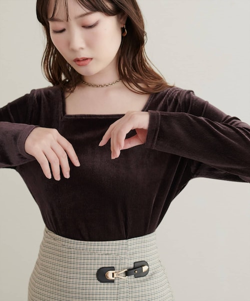 natural couture(ナチュラルクチュール)の「前後2WAY長袖プルオーバー(Tシャツ/カットソー・レディース・ブラック/ブラウン/アイボリー/チャコールグレー・FREE)」の4枚目の写真