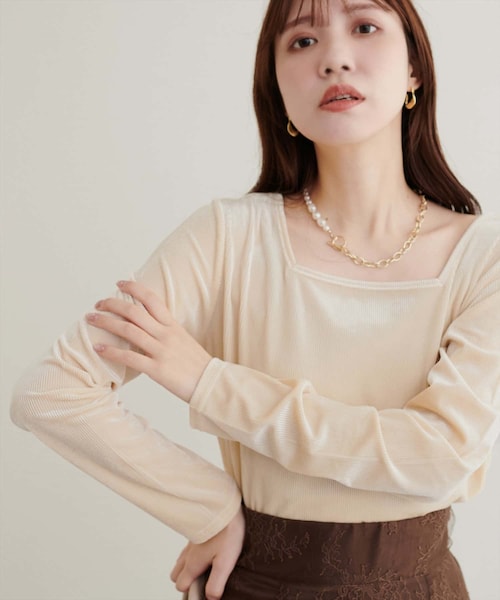 natural couture(ナチュラルクチュール)の「前後2WAY長袖プルオーバー(Tシャツ/カットソー・レディース・ブラック/ブラウン/アイボリー/チャコールグレー・FREE)」の2枚目の写真