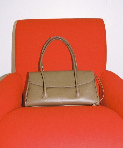 ADAM ET ROPE'（アダムエロペ）の「【PFT】Flap P Tote Bag（トートバッグ・レディース・ブラック/カーキ系・F）」の2枚目の写真