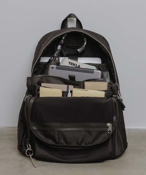 ROPE'(ロペ)の「【E'POR】【A4/PC対応・撥水・軽量】Pac Sac(パックサック)【26SS/新型】/累計1万点販売・一部WEB限定(バックパック/リュック・レディース・ブラック/グレー/ダークブラウン/ベージュ・F)」の7枚目の写真