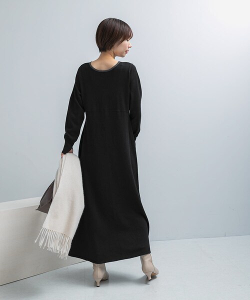 URBAN RESEARCH ROSSO（アーバンリサーチロッソ）の「ウォシャブルフレアシルエットニットワンピース（ワンピース・レディース・BLUE/GRAY×BK/BK×GRAY・Free）」の9枚目の写真