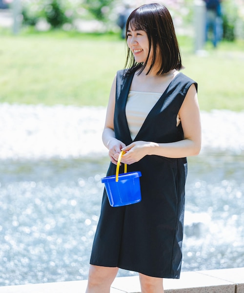 URBAN RESEARCH ROSSO（アーバンリサーチロッソ）の「F by ROSSO　撥水ショートオールインワン（サロペット/オーバーオール・レディース・BEIGE/KHAKI/BLACK・36/38）」の11枚目の写真