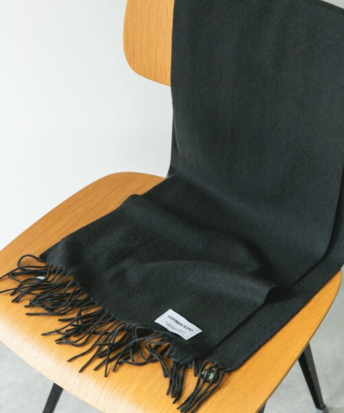 URBAN RESEARCH DOORS（アーバンリサーチドアーズ）の「カシミヤブレンドマフラー（マフラー・メンズ・BLACK/GRAY/BLUE/CHERRY・-）」の2枚目の写真