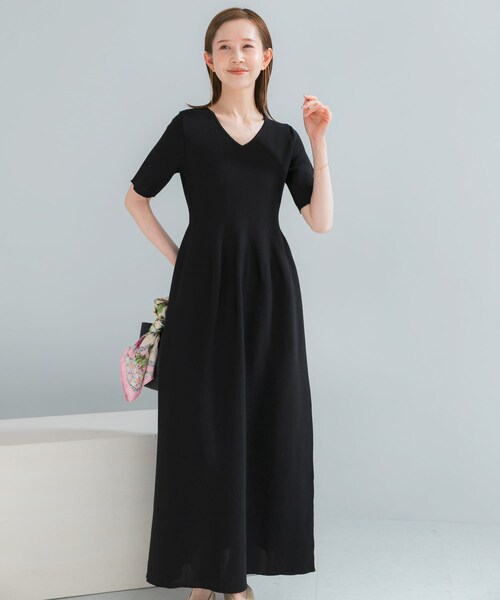 URBAN RESEARCH ROSSO（アーバンリサーチロッソ）の「『一部WEB限定カラー』フォルムニットVネックワンピース（ワンピース・レディース・BLACK/BROWN/RED・36/38）」の6枚目の写真