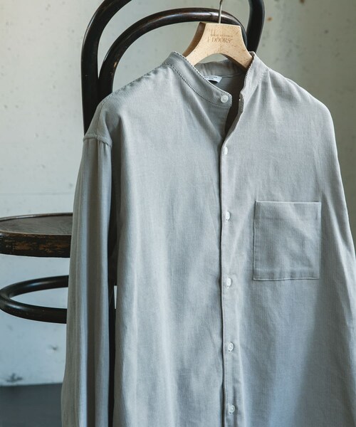 URBAN RESEARCH DOORS（アーバンリサーチドアーズ）の「『UR TECH』コーデュロイバンドカラーシャツ（シャツ/ブラウス・メンズ・GREIGE/BLUEGREEN/CHARCOAL/PAISLEY・M/L）」の5枚目の写真
