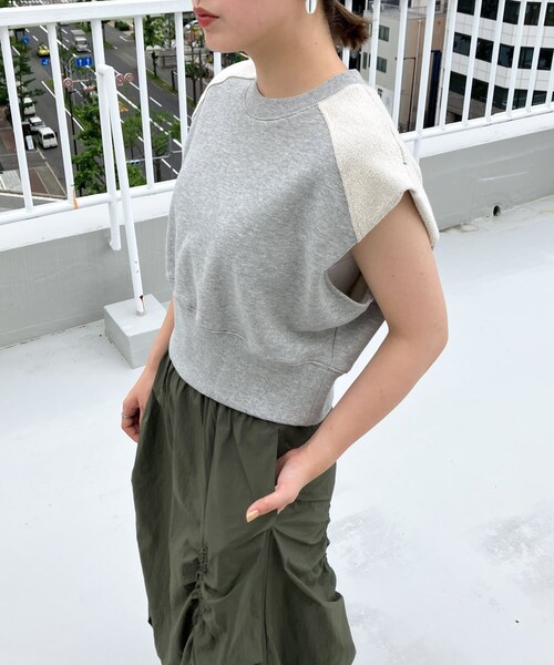 KBF（ケイビーエフ）の「ショルダータックスウェット（スウェット・レディース・NAVY/TOP GRAY/PINK・one）」の6枚目の写真