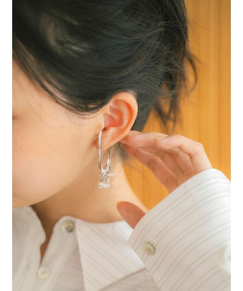 Ungrid（アングリッド）の「パールミックスコンビピアス（ピアス（両耳用）・レディース・シルバー/ゴールド・F）」の2枚目の写真