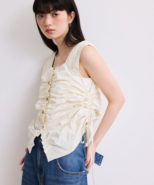 ADAM ET ROPE'（アダムエロペ）の「【WEB限定】シャーリングジレ（ベスト・レディース・ブラック/オフホワイト/ブラウン・F）」の17枚目の写真