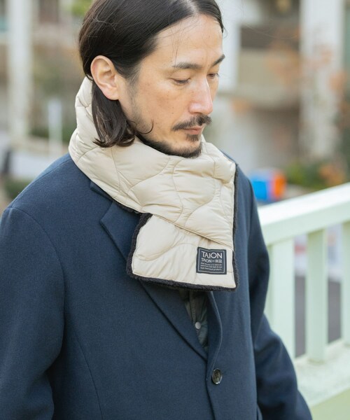 ITEMS URBANRESEARCH（アイテムズ アーバンリサーチ）の「TAION　Reversible Down Scarf（マフラー・メンズ・BLK/G.BEIGE/D.OLIVE/D.NAVY/PAINT CAMO・-0）」の6枚目の写真