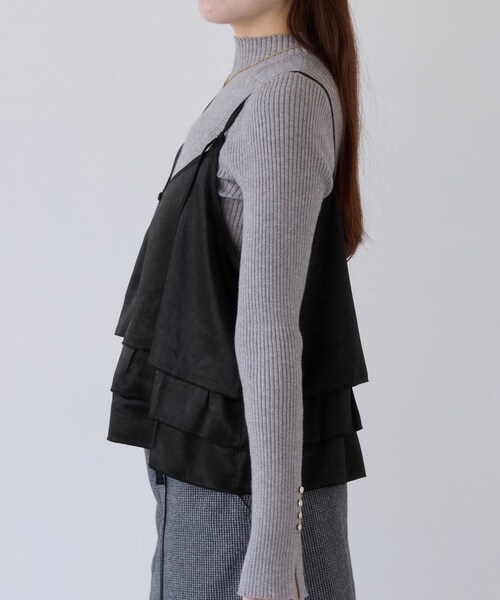 VIS（ビス）の「【WEB限定】サテンフリルビスチェ/2WAY（キャミソール・レディース・ブラック/ダークブラウン系/ベージュ系・F）」の21枚目の写真