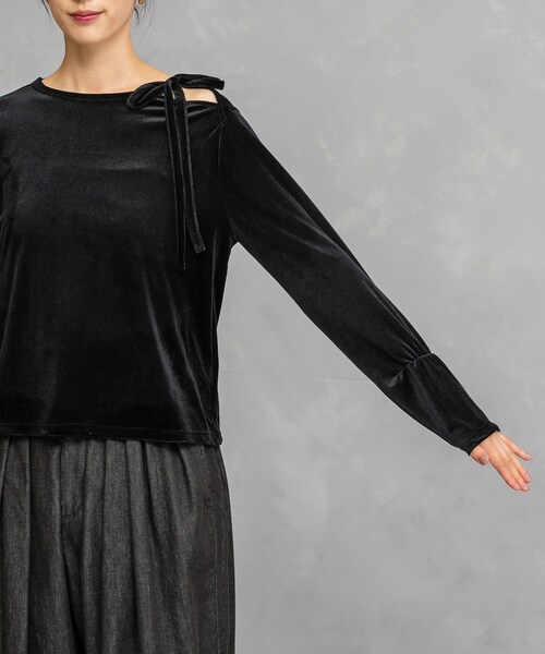 URBAN RESEARCH ROSSO（アーバンリサーチロッソ）の「シアーベロアスリットデザインカットソー（Tシャツ/カットソー・レディース・BLACK/GREIGE/L.MINT・FREE）」の11枚目の写真