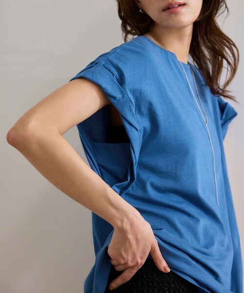 ROPE'（ロペ）の「ツイストフレンチスリーブTシャツ（Tシャツ/カットソー・レディース・ブラック/ホワイト/ブルー・F）」の4枚目の写真