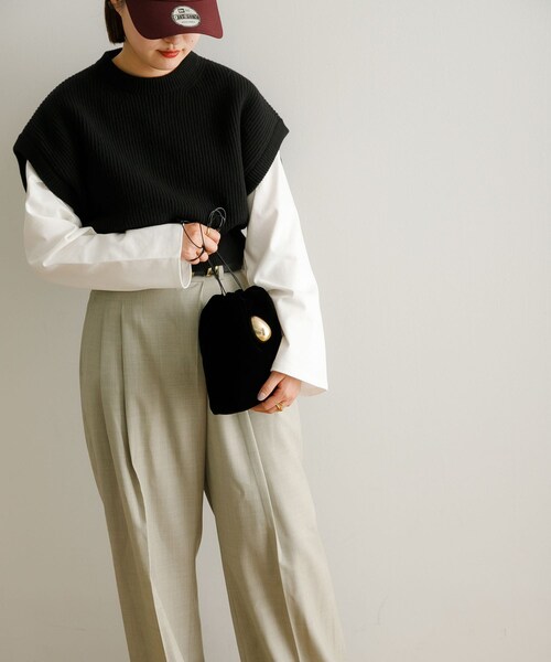 URBAN RESEARCH(アーバンリサーチ)の「『一部別注カラー』JAMIRAY EGGVELVET D/S PUFFER BAG(ショルダーバッグ・レディース・BLUE/BLACK/別注RED・-)」の13枚目の写真