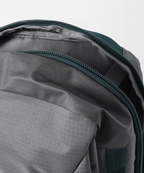 URBAN RESEARCH DOORS（アーバンリサーチドアーズ）の「patagonia　Black Hole Micro MLC（バックパック/リュック・メンズ・BLK/NGRY/SMDB・one）」の13枚目の写真