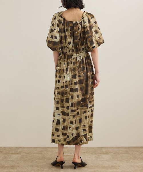 ROPE'(ロペ)の「スクエア ジオメトリックプリントワンピース/洗える(ドレス・レディース・ダークブラウン/ブルー・F)」の17枚目の写真