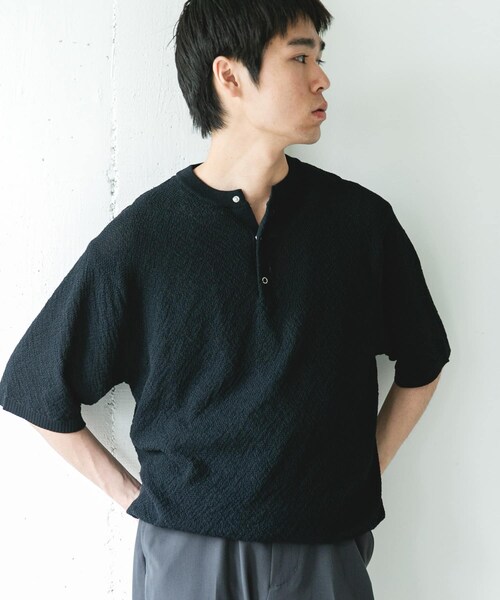 URBAN RESEARCH DOORS(アーバンリサーチドアーズ)の「『吸水速乾/防シワ/イージーケア/UVカット』DRYMIX カノコ ショートスリーブヘンリーネックニット(ニット/セーター・メンズ・BLACK/GRAY・M/L)」の6枚目の写真