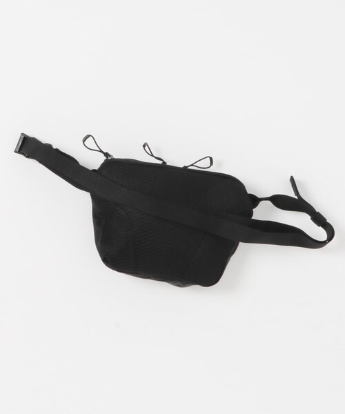 URBAN RESEARCH DOORS(アーバンリサーチドアーズ)の「SALOMON ACS WAIST PACK SMALL(ボディバッグ/ウエストポーチ・レディース・BLACK/PALPMA/GREEN・One)」の6枚目の写真