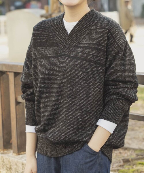 EKAL（エカル）の「Vネックバルキーボーダーニット（ニット/セーター・レディース・オフ/グレー/ブラック・One）」の15枚目の写真