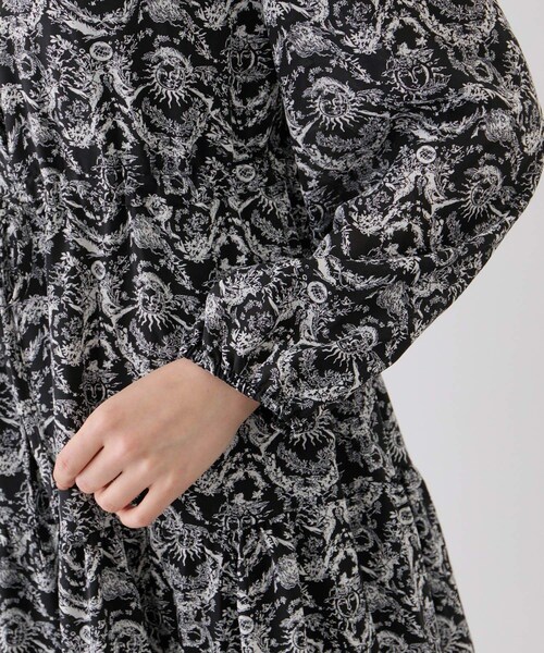 Jayro(ジャイロ)の「花柄ワンピース(ワンピース・レディース・ブラック系/ネイビー系・F)」の22枚目の写真