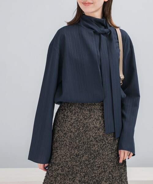 URBAN RESEARCH ROSSO（アーバンリサーチロッソ）の「ボウタイブラウス（シャツ/ブラウス・レディース・WHITE/NAVY・Free）」の2枚目の写真