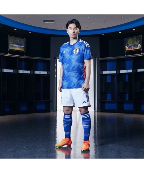 adidas（アディダス）の「サッカー日本代表 2022 ホーム オーセンティック ユニフォーム （トップス・メンズ・ブルー・J/XS/J/S/J/M/J/L/J/XL/J/2XL/J/3XL/J/2XS/XS/S/M/L/XL/2XL/3XL/4XL/5XL/6XL）」の4枚目の写真