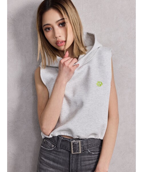 GYDA（ジェイダ）の「GD HEM スピンドルノースリショートパーカー（パーカー・レディース・オフホワイト/ライトグレー/ブラック・F）」の6枚目の写真