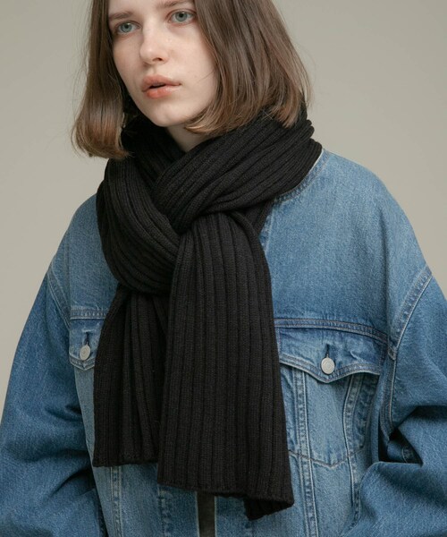 URBAN RESEARCH Sonny Label（アーバンリサーチサニーレーベル）の「リブニットマフラー（マフラー・レディース・ブラック/ブラウン/グレー/エクリュ・one）」の11枚目の写真