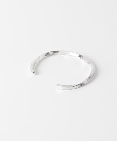 URBAN RESEARCH Sonny Label（アーバンリサーチサニーレーベル）の「MANANAS　Twisted Bangle Slim（ブレスレット・メンズ・SILVER・One）」の4枚目の写真