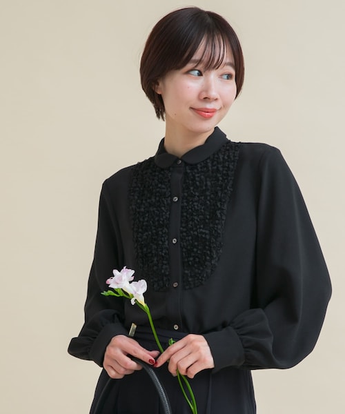 URBAN RESEARCH ROSSO（アーバンリサーチロッソ）の「『WEB/一部店舗限定』フロントレース切替ブラウス（シャツ/ブラウス・レディース・OFF/BLACK・Free）」の5枚目の写真