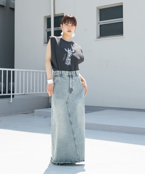 KBF（ケイビーエフ）の「バックスリットデニムスカート（デニムスカート・レディース・FADE BLUE/L.BLUE/BROWN・one）」の16枚目の写真