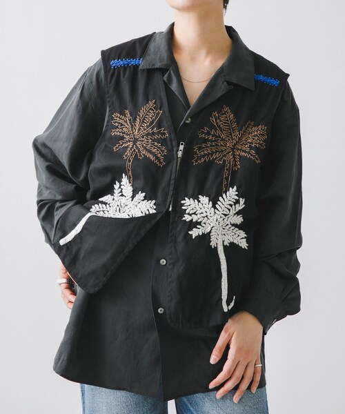 URBAN RESEARCH（アーバンリサーチ）の「NOMARHYTHM TEXTILE　Palm Tree Hand Embroidery Vest（ベスト・レディース・BLACK・1）」の2枚目の写真