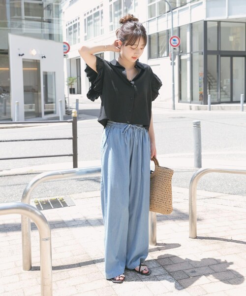 ITEMS URBANRESEARCH（アイテムズ アーバンリサーチ）の「レーヨンデニムワイドパンツ（デニムパンツ・レディース・BLU/ONE WASH/BLK・Free）」の8枚目の写真