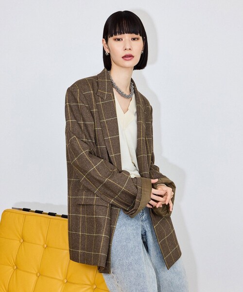 ADAM ET ROPE'(アダムエロペ)の「ダブルブレストチェックジャケット(テーラードジャケット・レディース・ブラック系/ブラウン・36/38)」の4枚目の写真