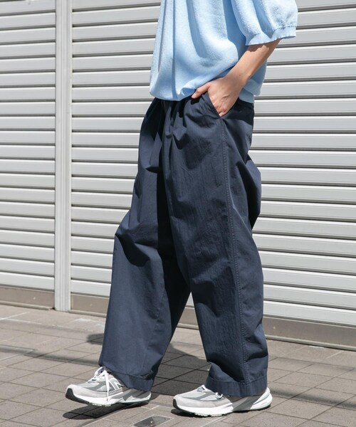 URBAN RESEARCH DOORS(アーバンリサーチドアーズ)の「FORK&SPOON クリンクルワイドパンツ(その他パンツ・メンズ・BEIGE/DARK NAVY・4/5)」の2枚目の写真