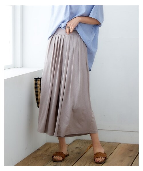 nissen（ニッセン）の「【接触冷感】さらひやカットソーワイドパンツ（接触冷感・UVカット）（７分丈）（パンツ・レディース・カーキ/ネイビー/黒/ネイビー系ストライプ/グレージュ/モカ/【ドロップ】ボルドー/ピスタチオイエロー/グリーン/パープル/オフホワイト・S/M/L/LL/3L/4L/5L/6L/8L/10L）」の5枚目の写真