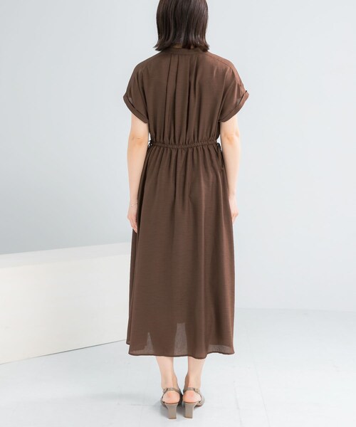 URBAN RESEARCH ROSSO（アーバンリサーチロッソ）の「ウォッシャブルセミシアー2WAYネックワンピース（ワンピース・レディース・BROWN/BLUE/BLACK・Free）」の18枚目の写真