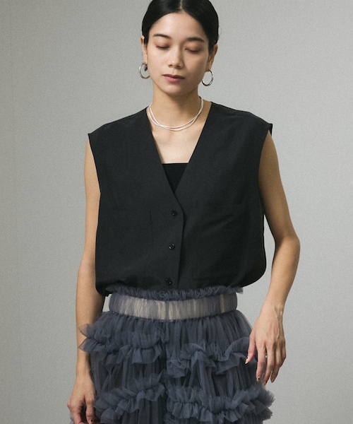 ADAM ET ROPE'（アダムエロペ）の「[25SS]GENTLE SILKジレ【セットアップ対応】（ベスト・レディース・ブラック/ベージュ/ブルー・F）」の11枚目の写真