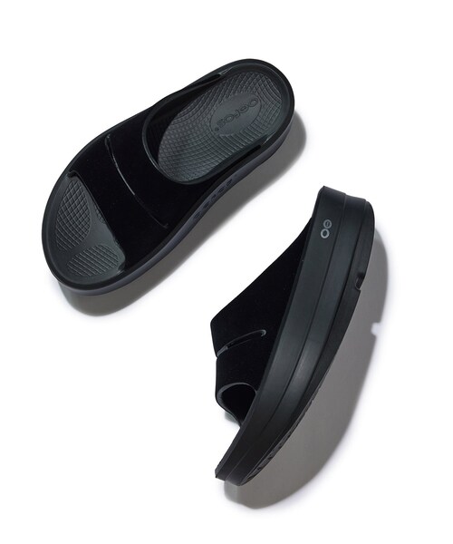 ROPE' PICNIC（ロペピクニック）の「【OOFOS/ウーフォス】OOmega OOahh Limited/公式サイト限定（サンダル・レディース・ブラック・23.0/24.0）」の2枚目の写真