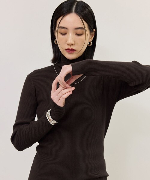 ADAM ET ROPE'(アダムエロペ)の「【WEB限定】・【定番】エコベロRIBタートル(ニット/セーター・レディース・ブラック/オフホワイト/ダークブラウン/ブルー系/レッド・F)」の19枚目の写真