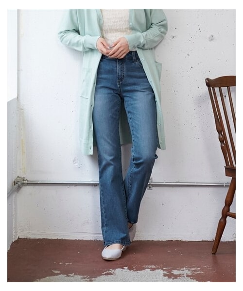 nissen（ニッセン）の「すごのびストレッチデニムブーツカットパンツ（ゆったり太もも）（選べる3レングス）＜大きいサイズ有＞（チノパンツ・レディース・フェードブルー/ユーズドブルー/ネイビー・L/LL/3L/4L/5L/6L/8L/10L）」の2枚目の写真