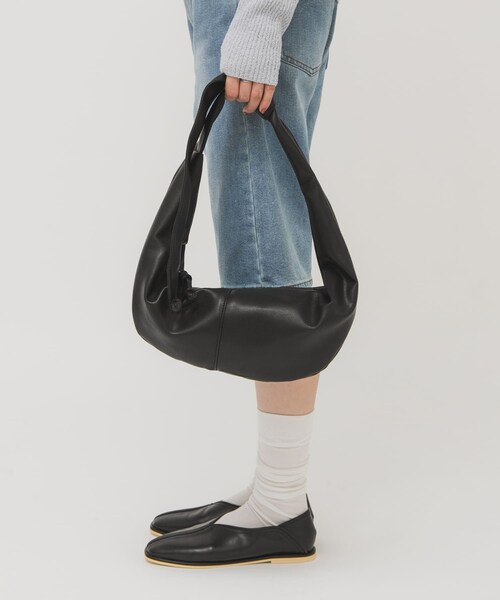 KBF（ケイビーエフ）の「センターシームフラットシューズ（パンプス・レディース・IVORY/BLACK・36/37/38）」の19枚目の写真