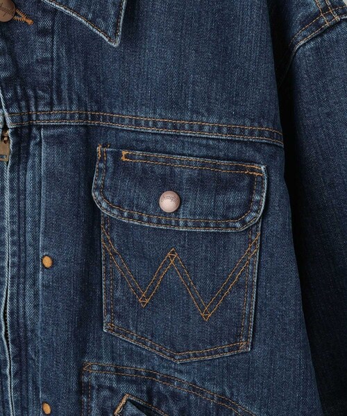 ADAM ET ROPE'(アダムエロペ)の「【PILLINGS x WRANGLER】DENIM JACKET(デニムジャケット・レディース・ブルー・M/S)」の11枚目の写真