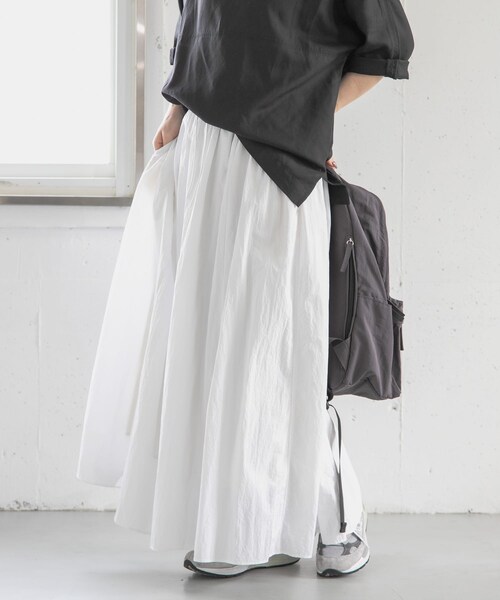 URBAN RESEARCH DOORS(アーバンリサーチドアーズ)の「FORK&SPOON ナイロンギャザースカート(スカート・レディース・BLACK/OFF/LIGHTBEIGE・1/2)」の11枚目の写真