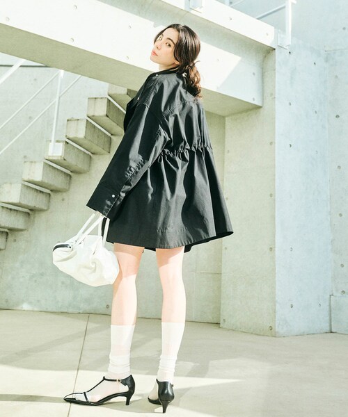 ADAM ET ROPE'（アダムエロペ）の「【WEB限定】スタンドカラーハーフモッズコート（モッズコート・レディース・ブラック/オフホワイト/カーキ系・F）」の19枚目の写真