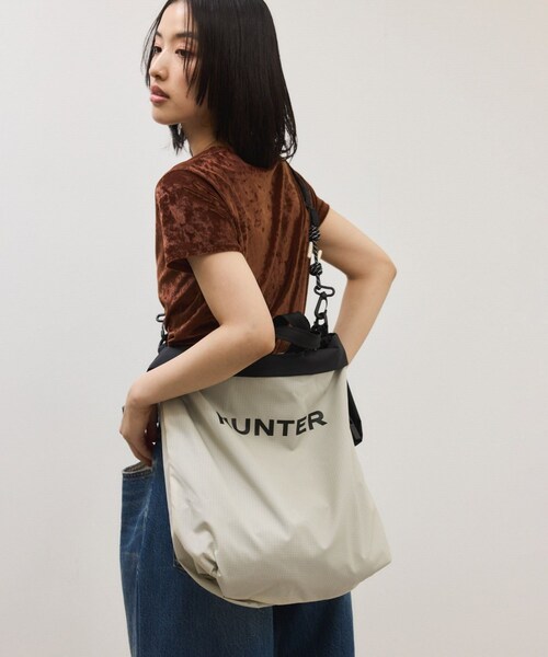 ADAM ET ROPE'(アダムエロペ)の「【HUNTER for ADAM ET ROPE'】別注 TRAVEL MULTI FUNCTION TOTE(トートバッグ・レディース・ブラック・F)」の15枚目の写真